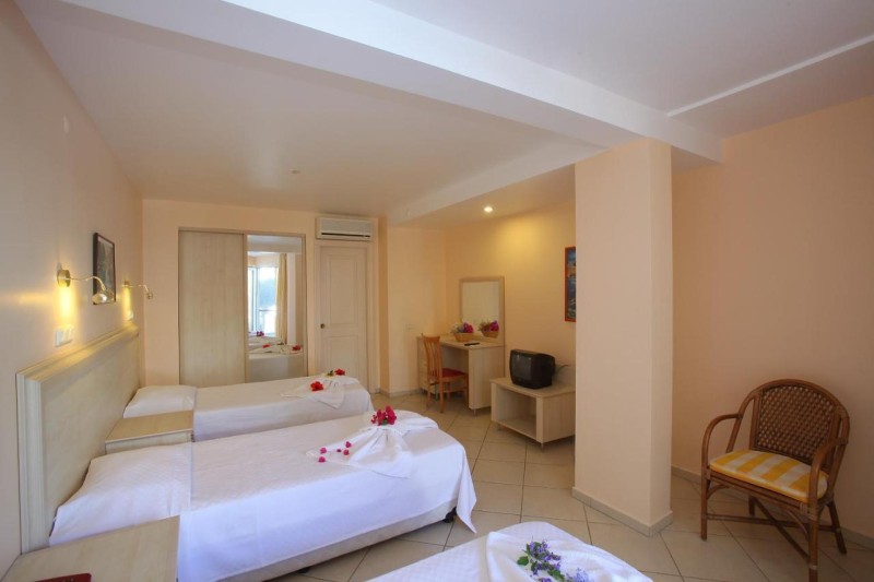 Image: Catamaran Hotel