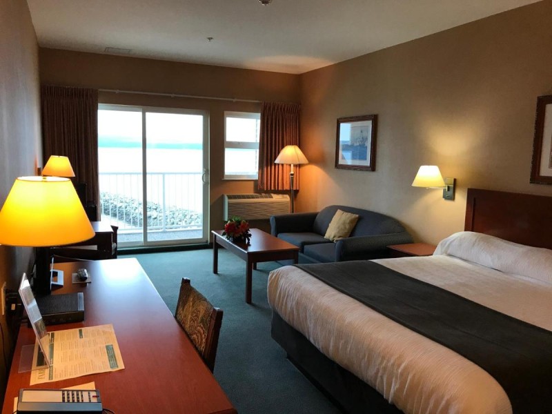 Image: Beach Gardens Resort and Marina