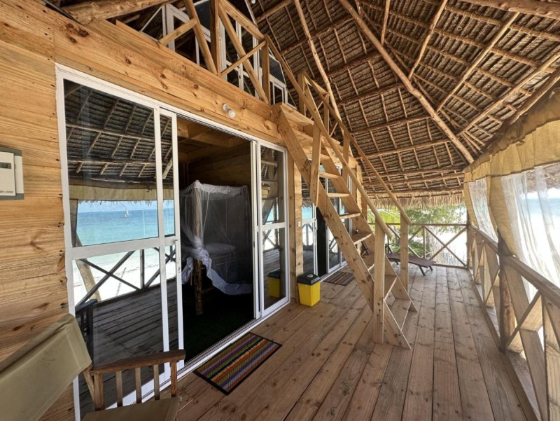Image: Coconuts Bandas