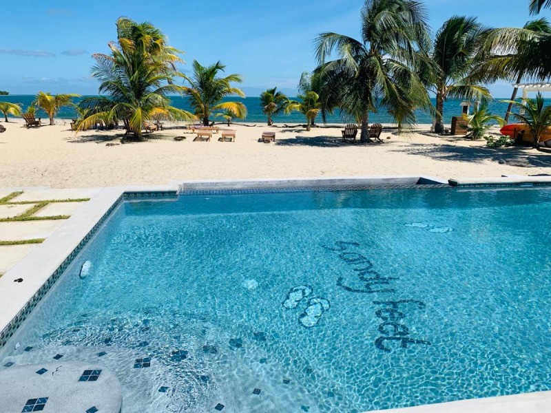 Image: Sandy Feet Beach Resort