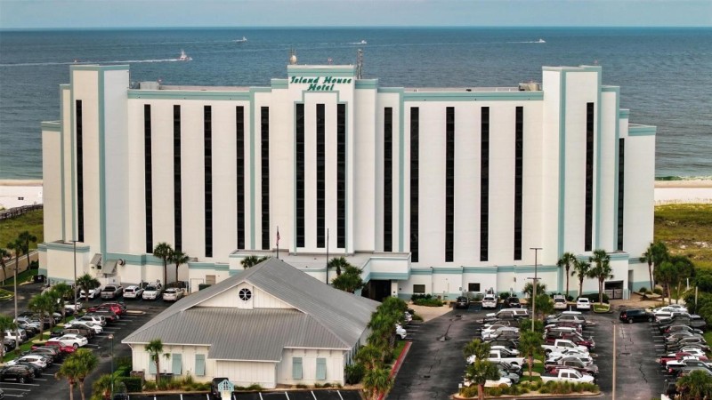 Image: The Island House Hotel a Doubletree by Hilton