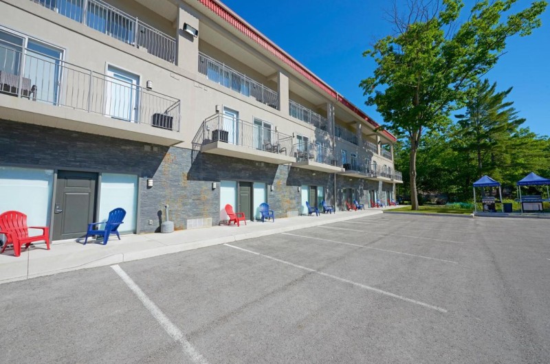 Image: Wasaga Riverdocks Hotel Suites