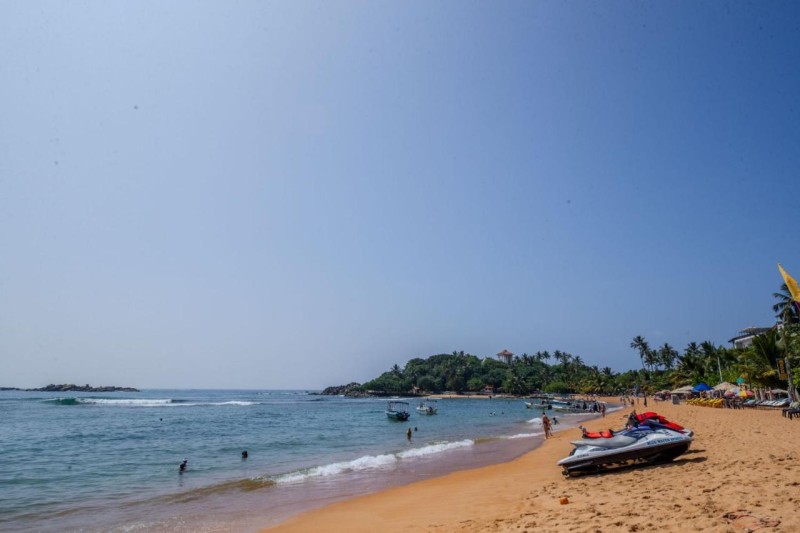 Image: The Waves Unawatuna
