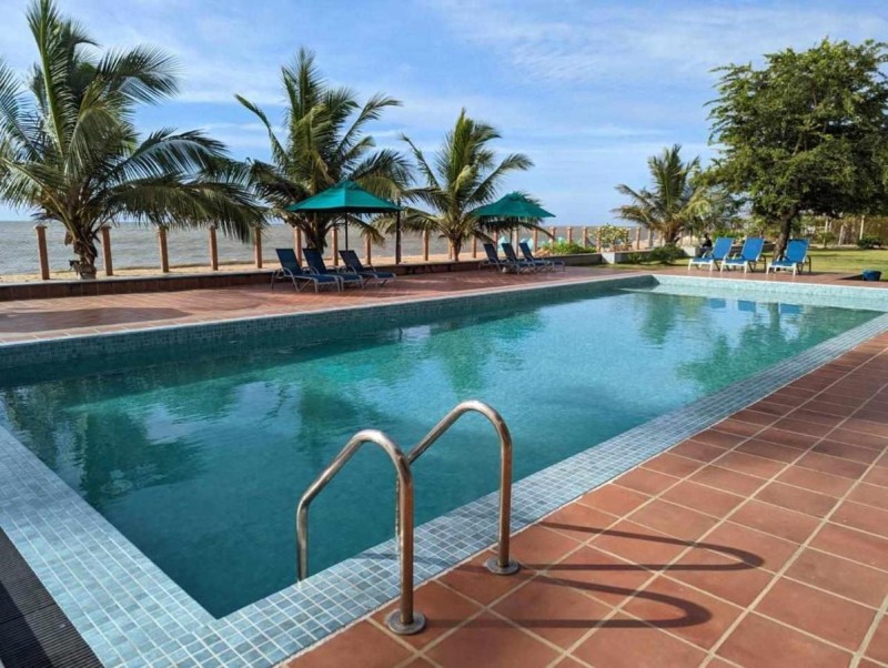 Image: Hiru Beach Resort
