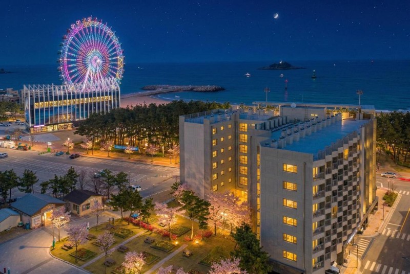 Image: Sokcho Chonpines Beach Hotel