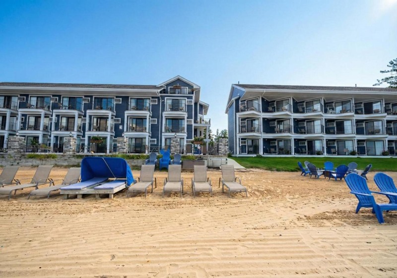 Image: Pointes North Beachfront Hotel - 2 Person Spa Tub Studios