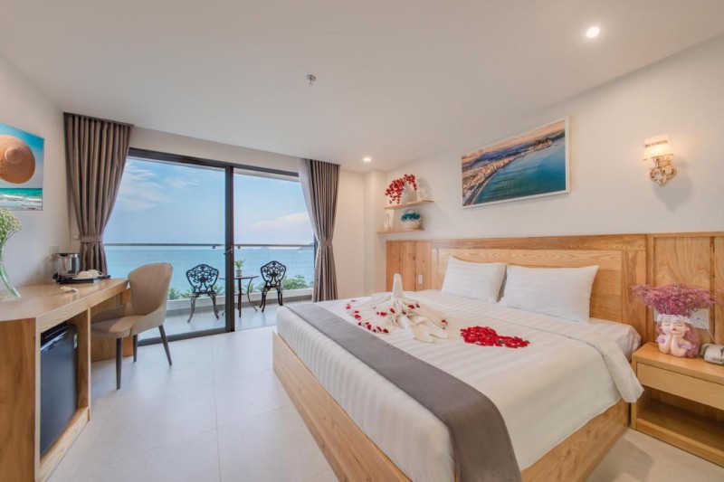 Image: Bluebay Hotel