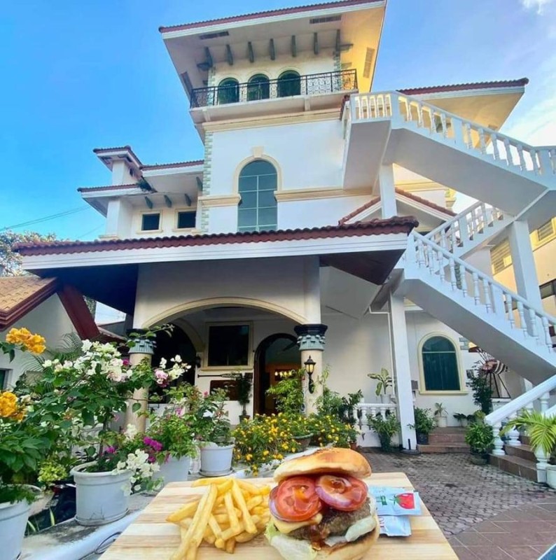 Image: Gracey Dive Resort and Restaurant