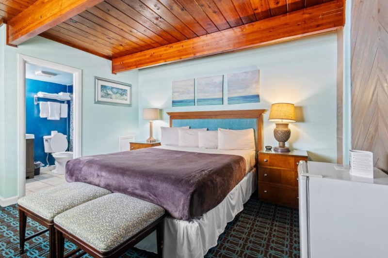 Image: Oceanfront Inn, Inlet View, King Bed, #9