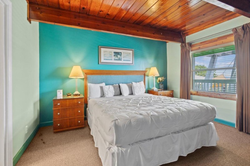 Image: Oceanfront Inn, Partial Ocean View, King Bed, #7