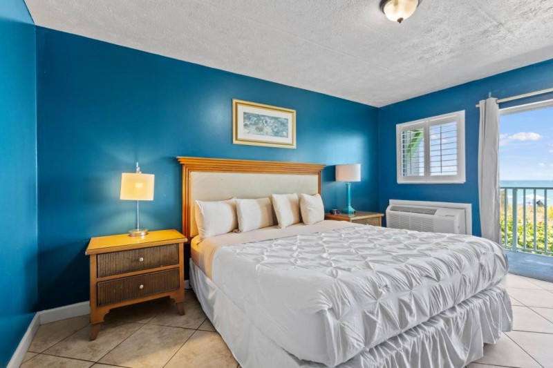 Image: Ocean View Hotel Room with Balcony- King Bed #19