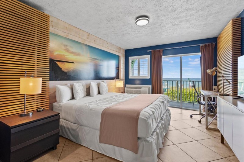 Image: Ocean View Hotel Room with Balcony- King Bed #17