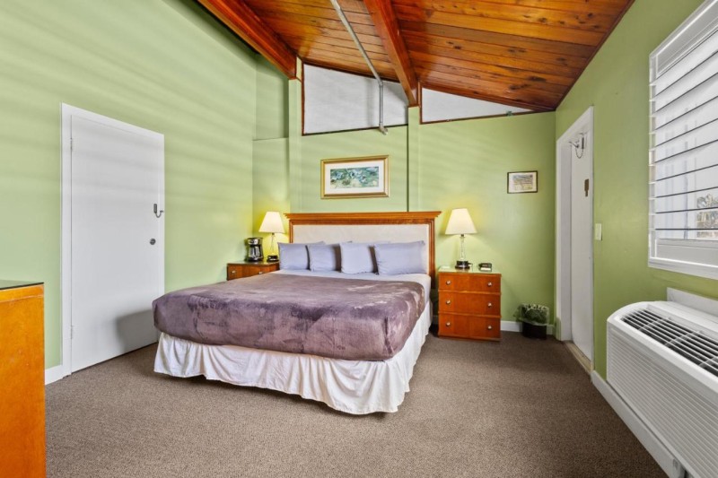 Image: Oceanfront Inn, Standard, King Bed, Inlet View #15