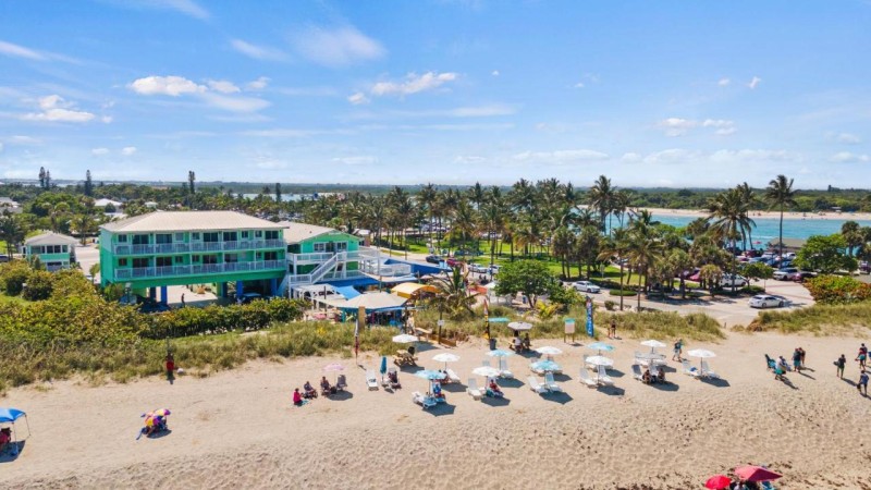 Image: Oceanfront Inn, Private Balcony, 2 Full Beds #16