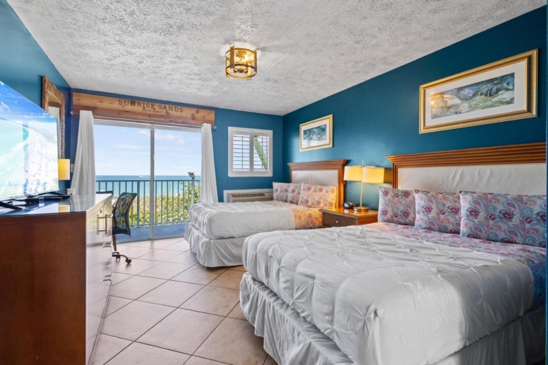 Image: Ocean View Hotel Room with Balcony- 2 Full Beds #20