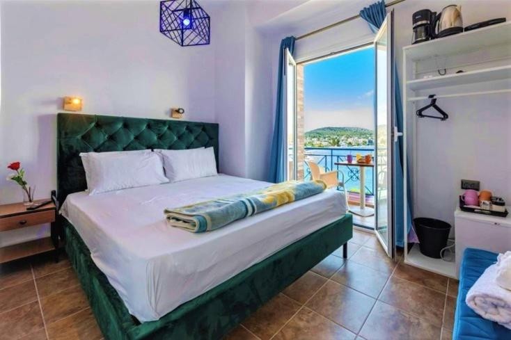 Image: blue Hotel