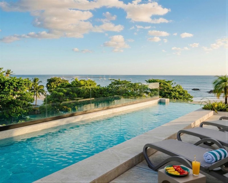 Image: Iguana Surf Boutique Hotel Tamarindo Rooftop Pool & Beachfront Suites