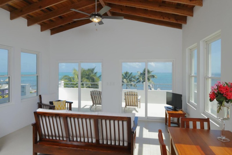 Image: Weezie's Ocean Front Hotel and Garden Cottages