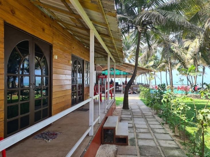 Image: Furtado's Beach Resort