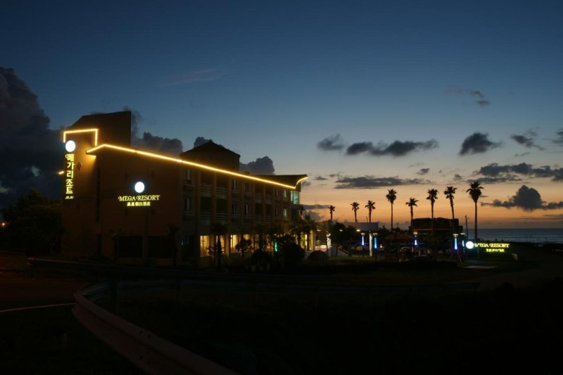 Image: Mega Resort