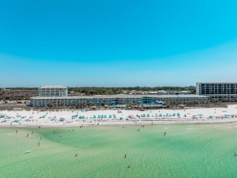 Image: Sandpiper Beacon Beach Resort
