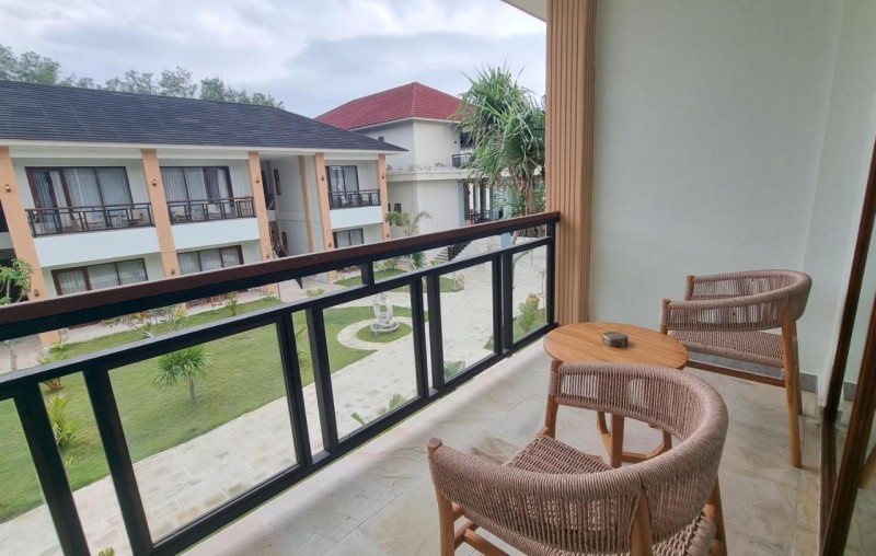 Image: Pine Tree Beach Hotel