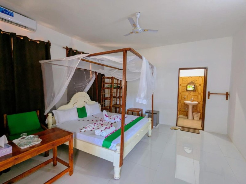 Image: Zanz 14 Beach Bungalow