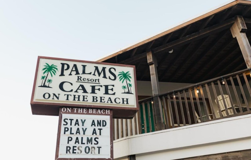 Image: Palms Resort & Cafe on the Beach