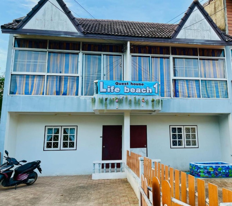 Image: life beach 1
