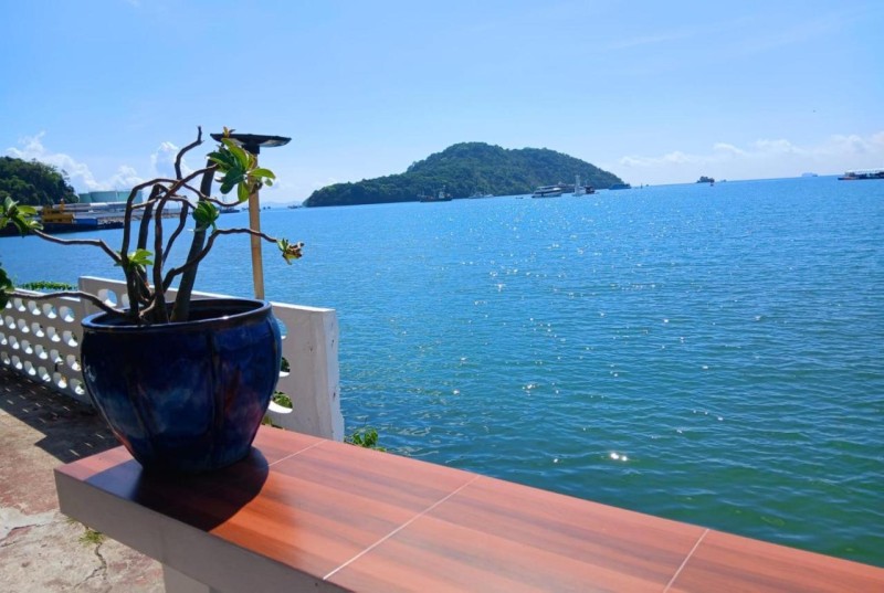 Image: Water's Edge Resort ,
