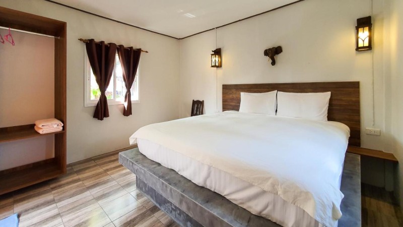 Image: New Harrys Sunset Resort - Klong Nin Beach