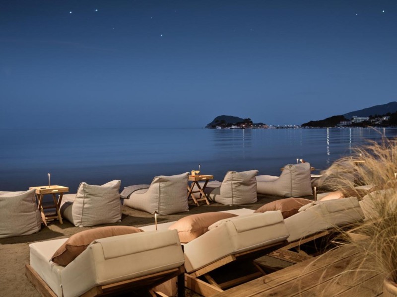 Image: Ammonites Beachfront Rooms & Suites