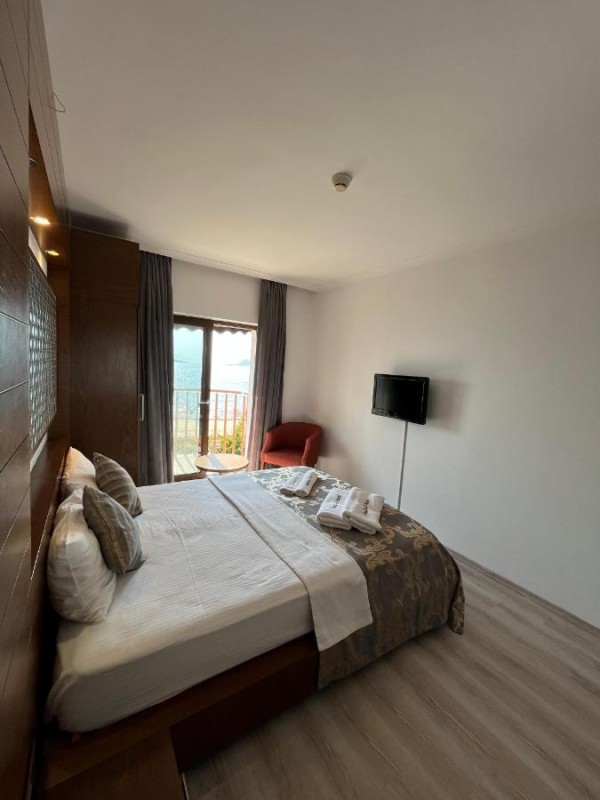 Image: Small Beach Hotel