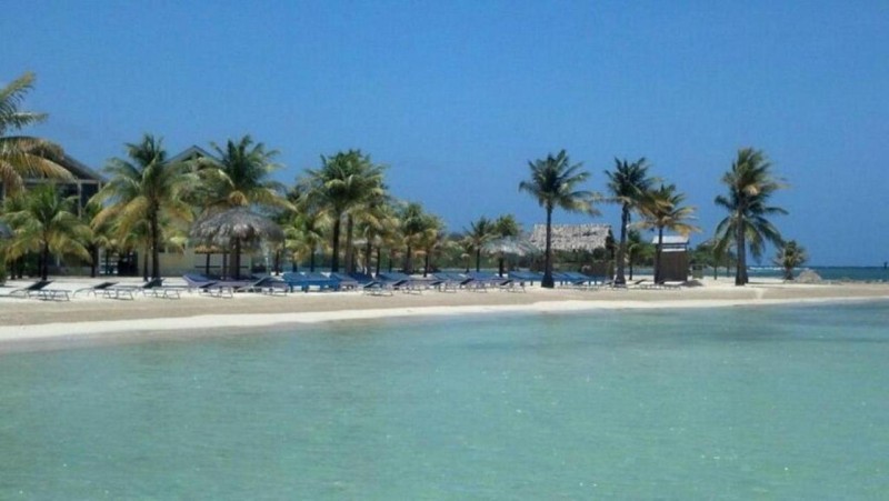 Image: Las Palmas Beach Roatan