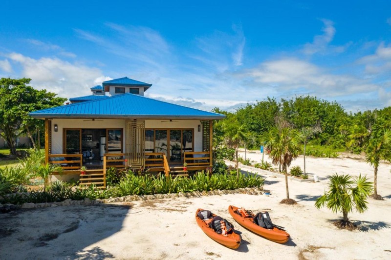 Image: Millionaire's Row Beachfront Luxury Retreat