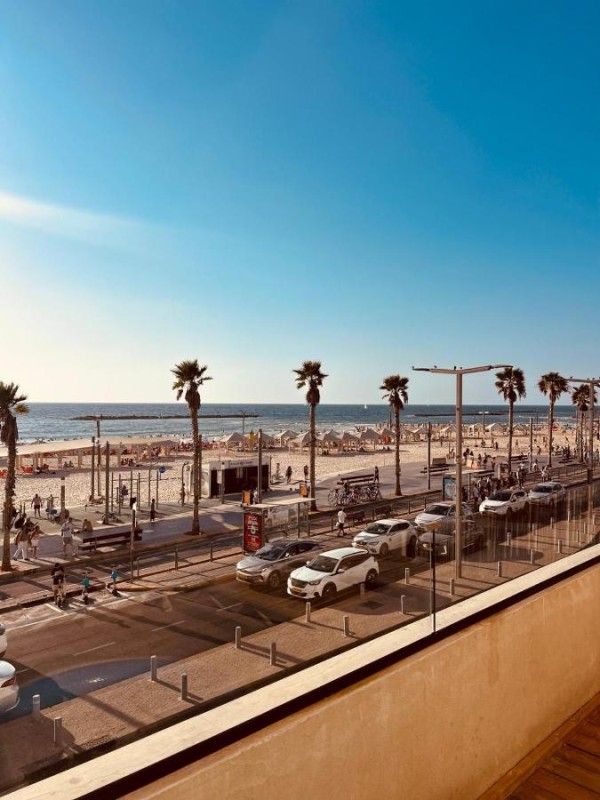 Image: Hotel 7 SEA Front TLV