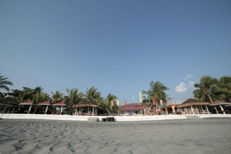 Image: The Waterfront Beach Resort