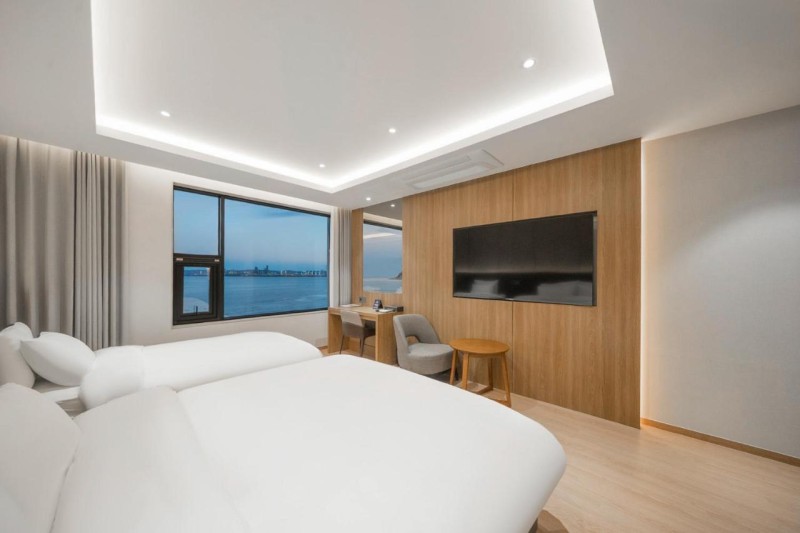 Image: Pohang Yeongildae Beach Hotel