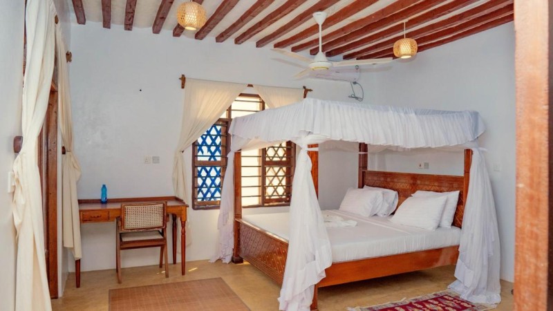 Image: AMOODY MANZIl