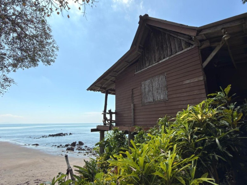 Image: Ao Siri Beach Bungalow