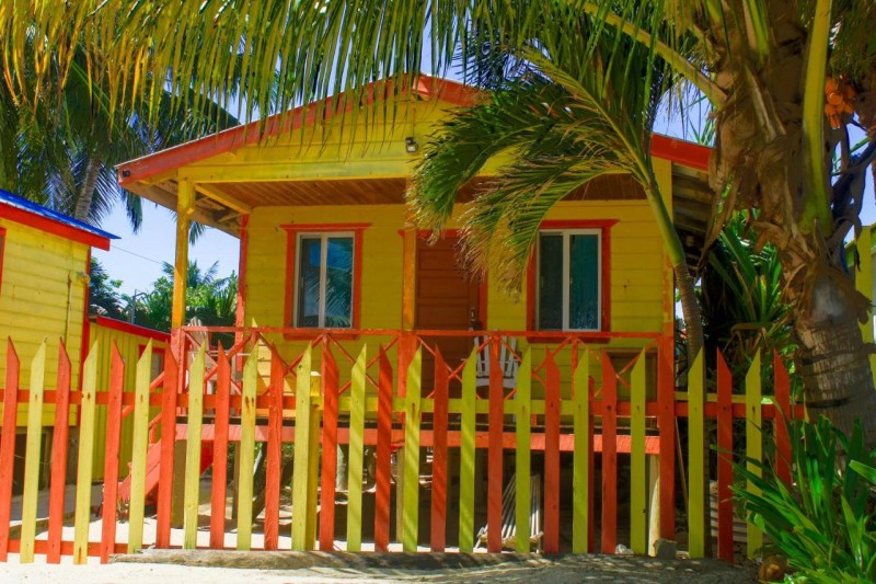 Image: Julia's Beachfront Guesthouse and Cabanas