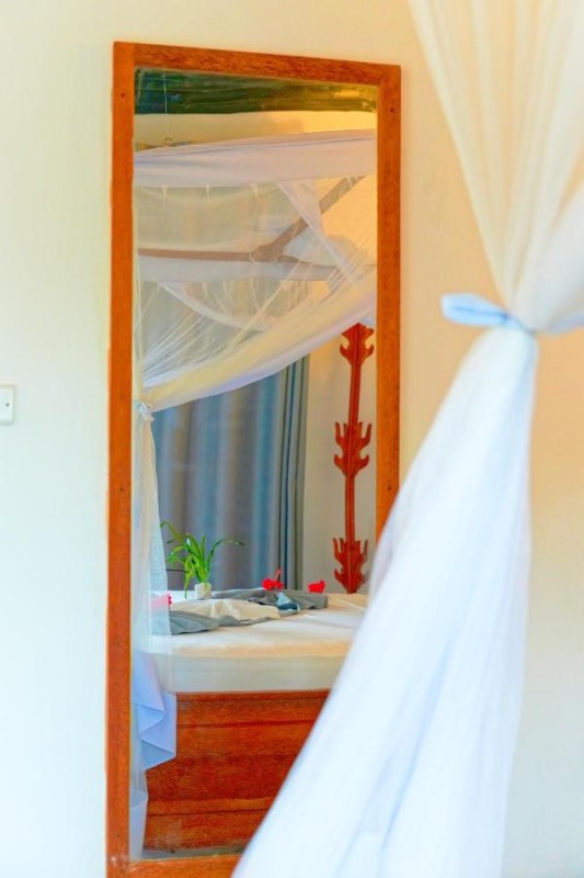 Image: Bustan