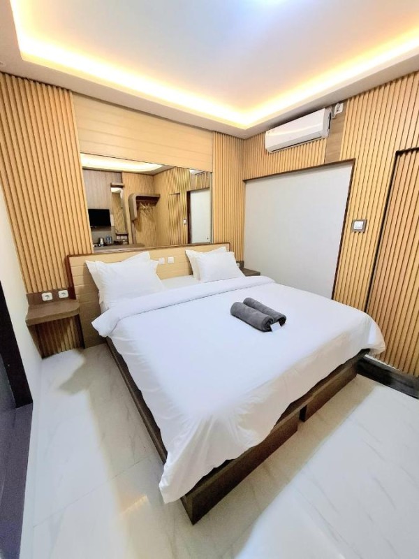 Image: 7 Day Inn