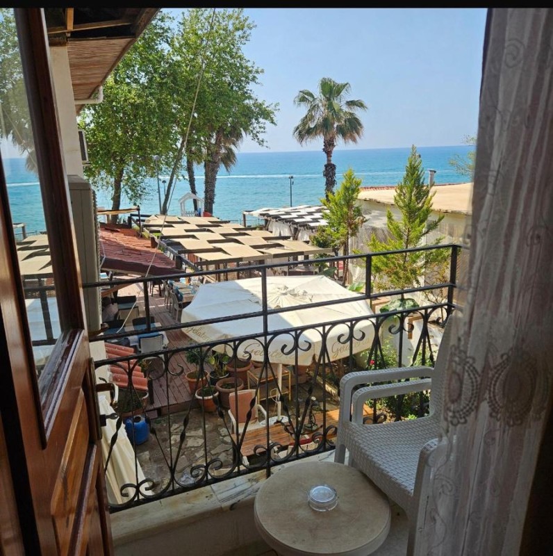 Image: La-costa