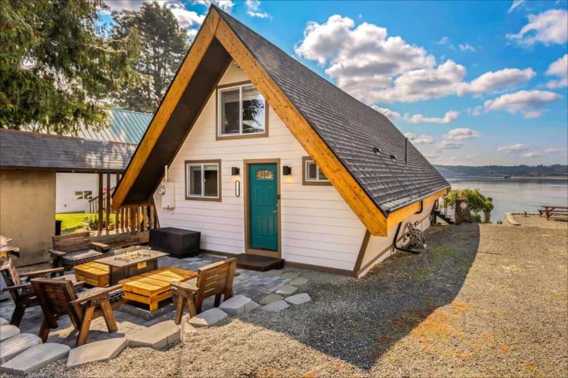 Image: Beautifully Remodeled Beach Front A-Frame