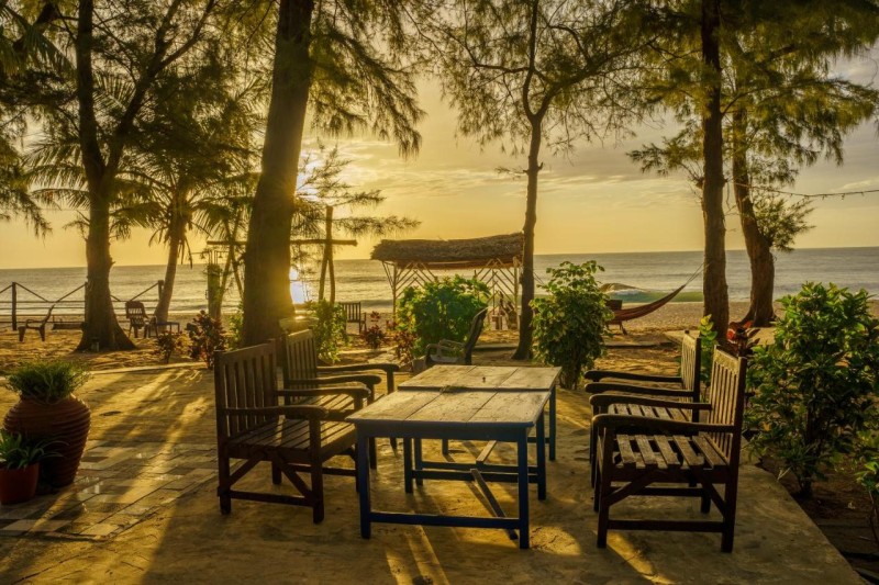 Image: Tsunami beach hotel arugambay