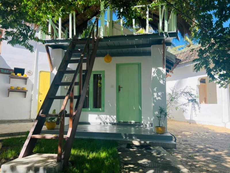 Image: Sam's Hut Arugambay