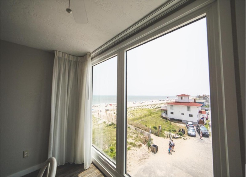 Image: Surf Club Oceanfront Hotel