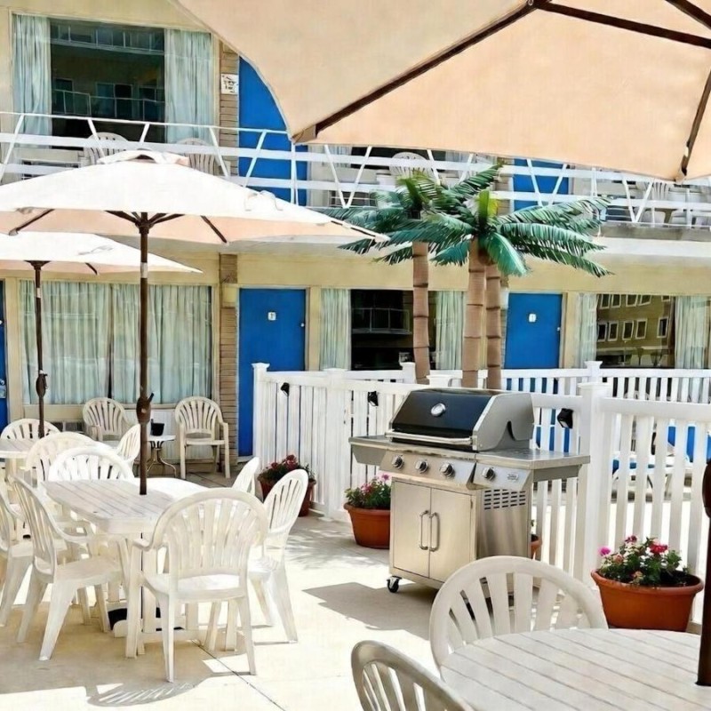 Image: Beach Colony Motel