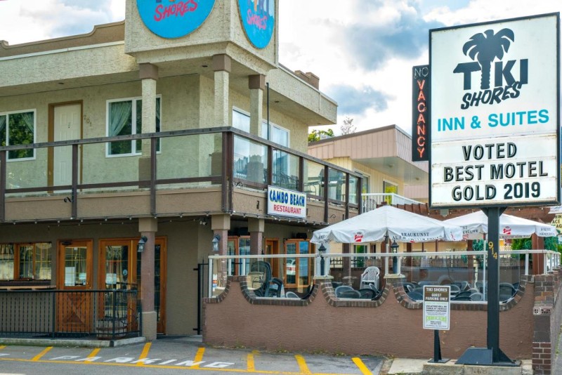 Image: Tiki Shores Inn & Suites